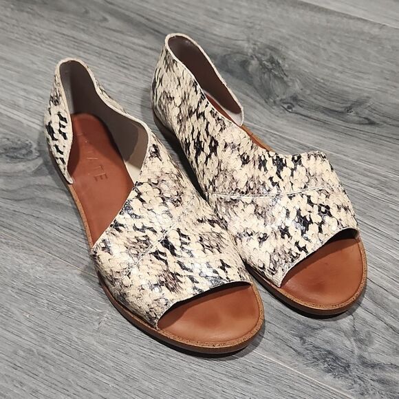 Celvin Faux Snake Print Leather 1.State Sandals - Picture 1 of 8